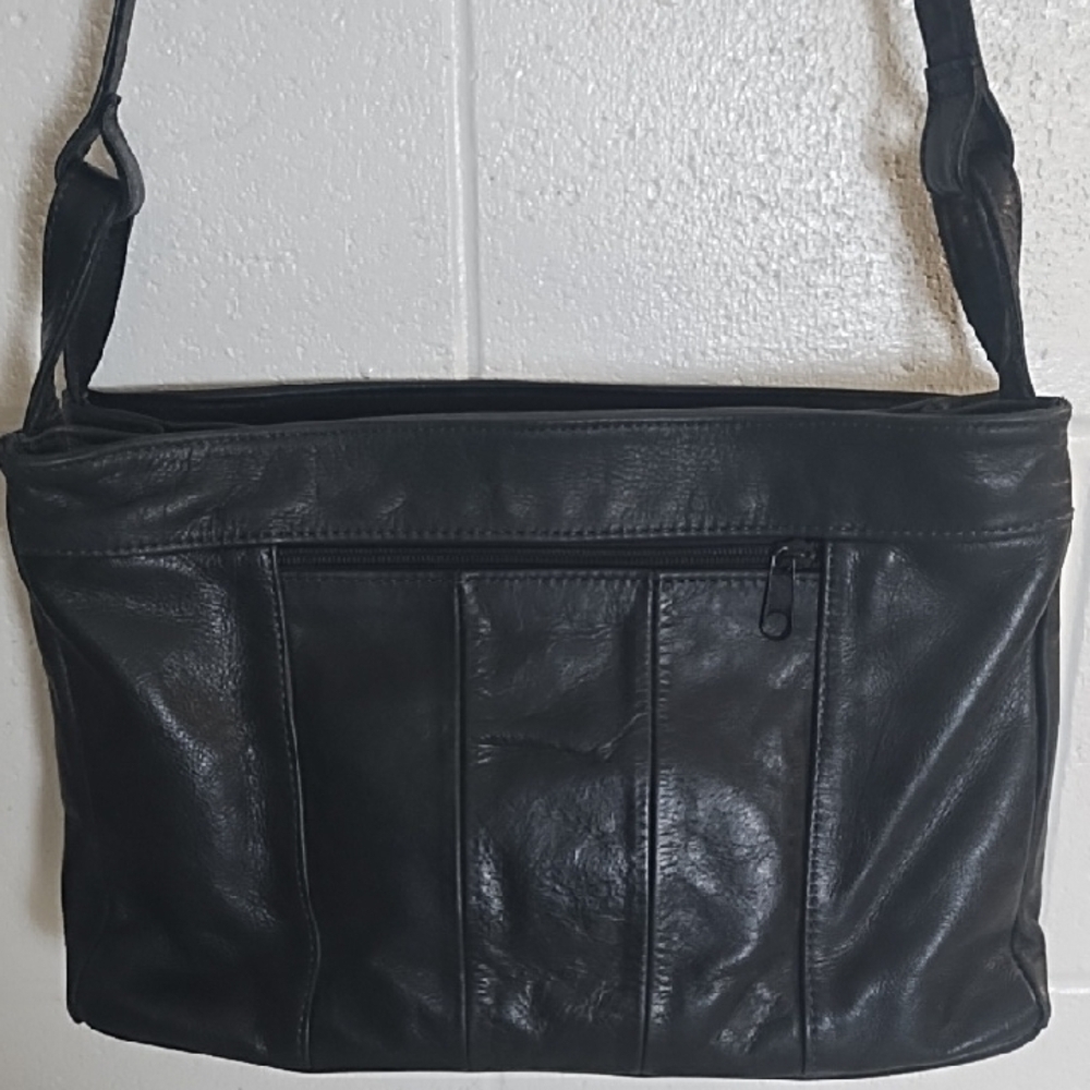 Black Leather Purse 12" Long X 4" Wide X 8" Height Adjustable Strap - Picture 12 of 16